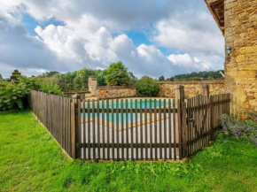 Гостиница Vintage Holiday Home in Loubejac with a Private Pool  Вильфранш-Дю-Перигор